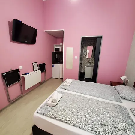 Apartman Klauzal Party