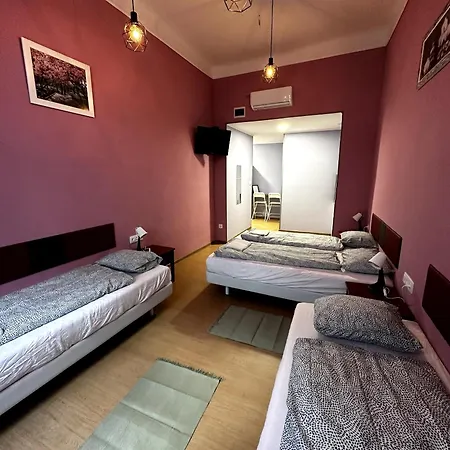 Apartman Klauzal Party